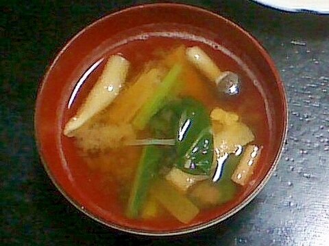小松菜・しめじ・油揚げの冷やし味噌汁